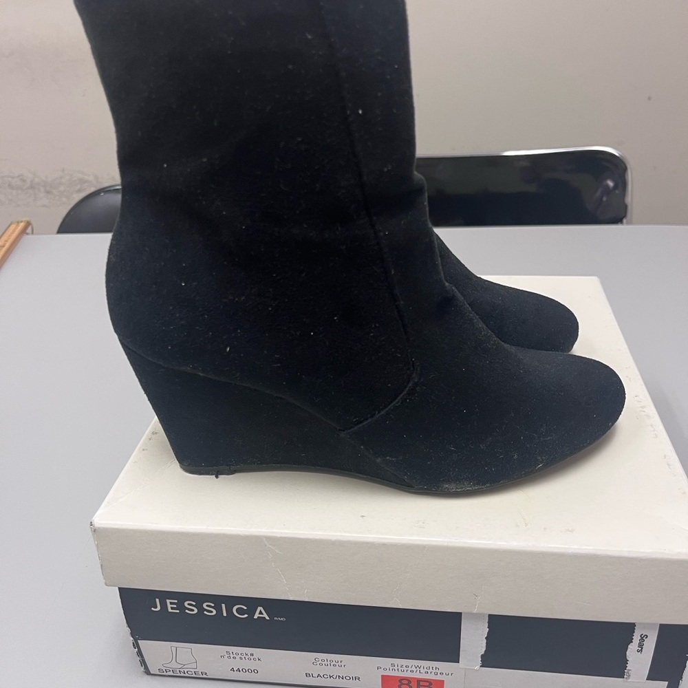 Jessica Classic Black Wedge ankle boots in size 8B.